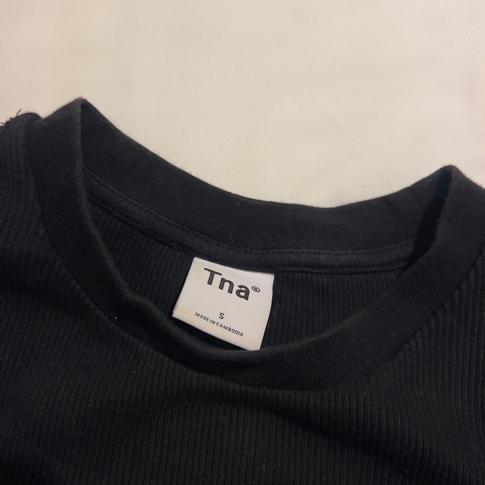 TNA Aritzia Black Ribbed Short Sleeve Crew Neck T-Shirt Small - Picture 3 of 5